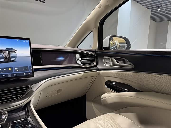 Denza D9 2025 2025款 DM-i 智驾版 1020 四驱旗舰型