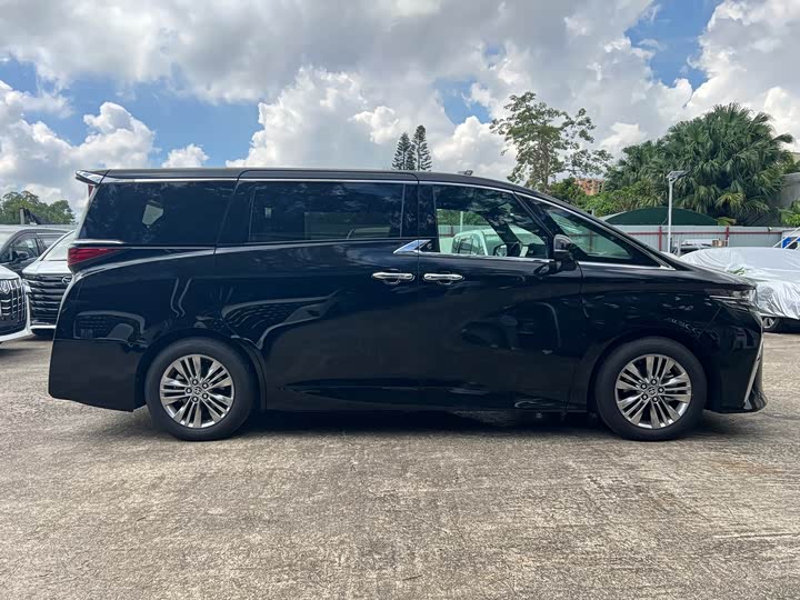 Toyota Alphard 2025 2025款 双擎 2.5L 尊贵黄金版