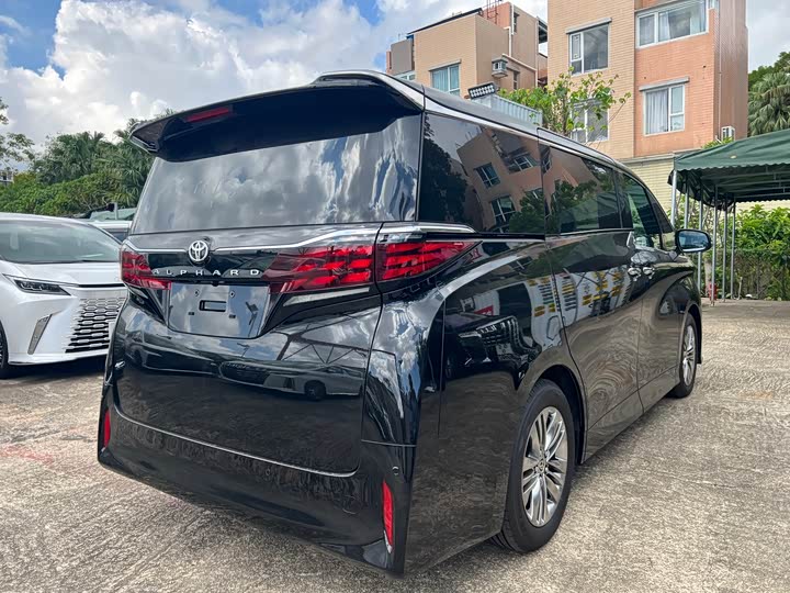 Toyota Alphard 2025 2025款 双擎 2.5L 尊贵黄金版