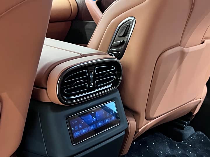 BYD Yangwang U8 2023 2023款 豪华版