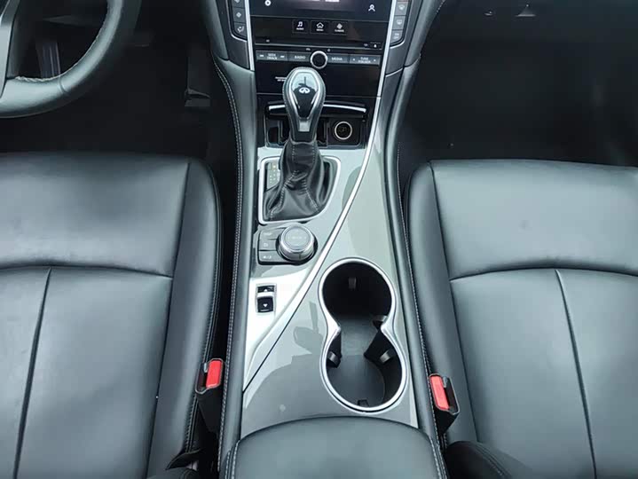 Infiniti Q50L 2022 2022款 2.0T 舒适版