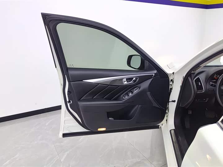 Infiniti Q50L 2022 2022款 2.0T 舒适版