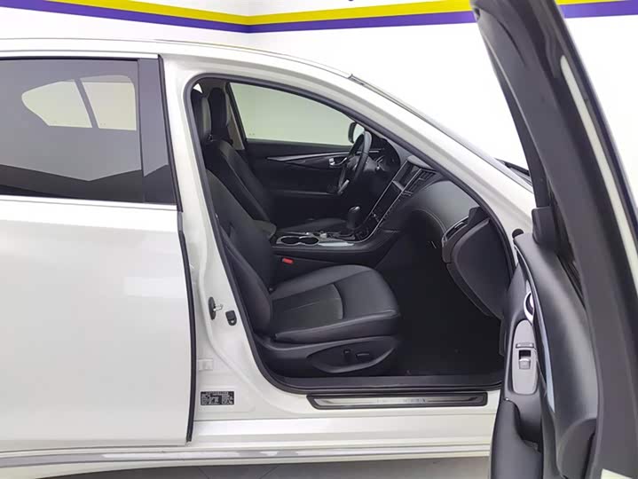 Infiniti Q50L 2022 2022款 2.0T 舒适版