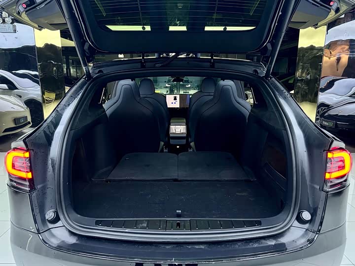 Tesla Model X 2023 2023款 三电机全轮驱动 Plaid版
