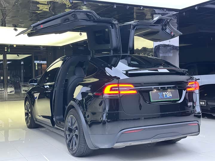 Tesla Model X 2023 2023款 三电机全轮驱动 Plaid版