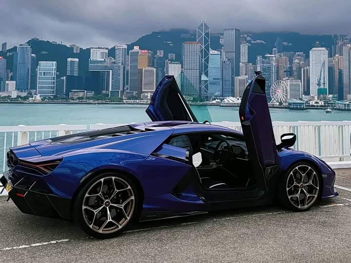 2023 Lamborghini Revuelto