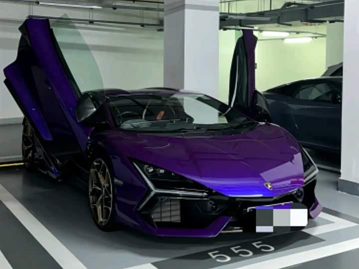 2023 Lamborghini Revuelto