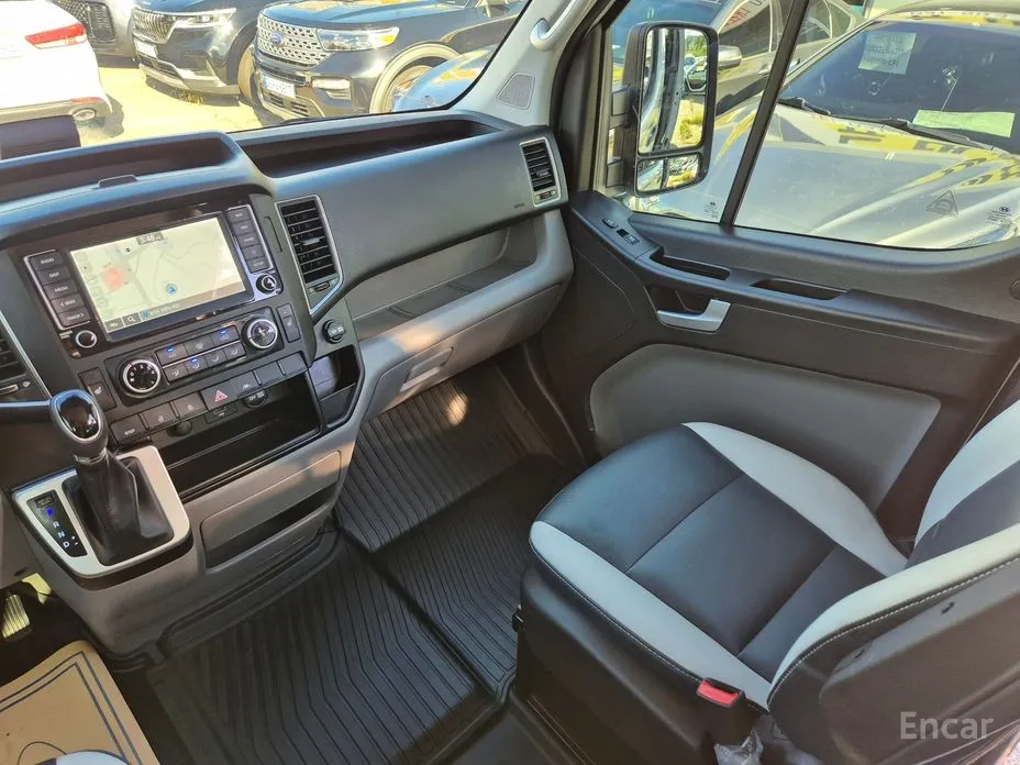 Hyundai Solati 2015 15-seater