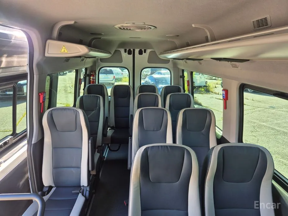 Hyundai Solati 2015 15-seater