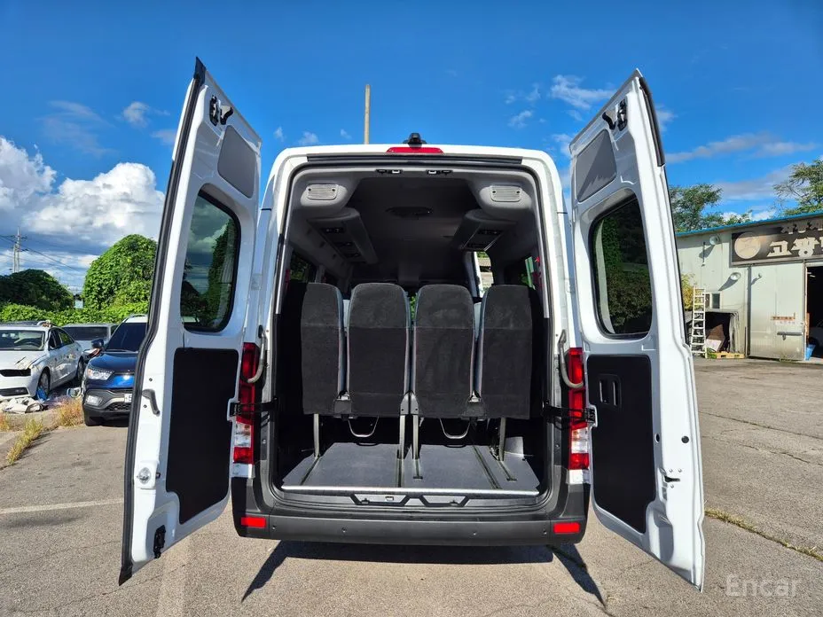 Hyundai Solati 2015 15-seater