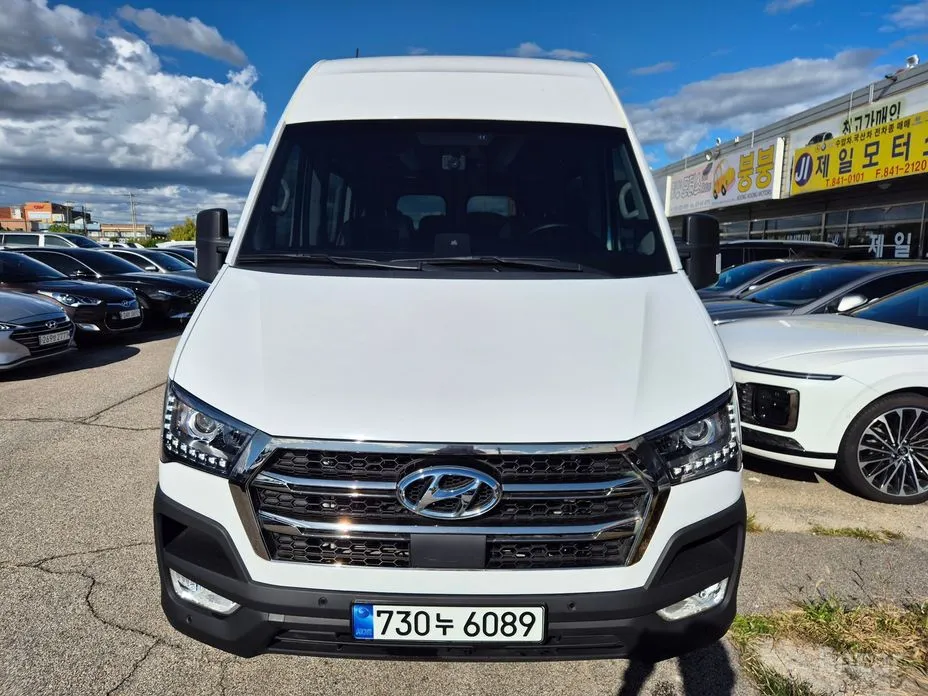 Hyundai Solati 2015 15-seater