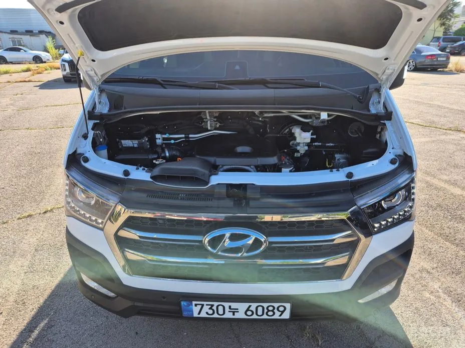 Hyundai Solati 2015 15-seater