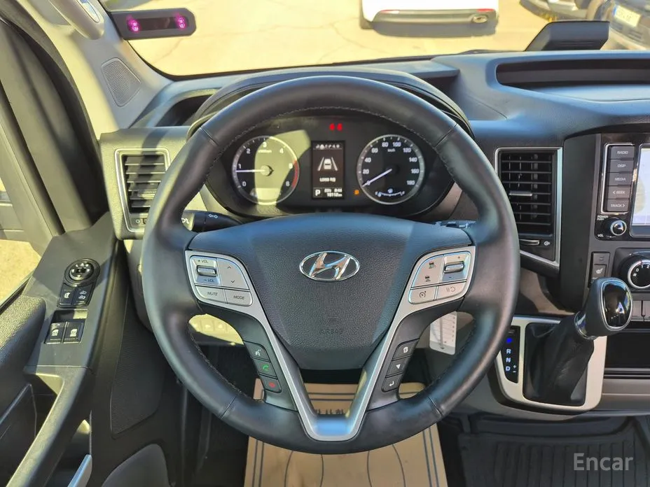 Hyundai Solati 2015 15-seater