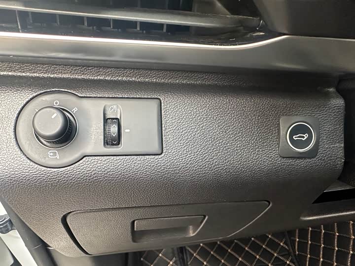 Maxus D90 Pro 2021 2021款 2.0T 柴油四驱阿拉善版 5座