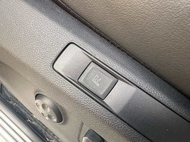 Maxus D90 Pro 2021 2021款 2.0T 柴油四驱阿拉善版 5座