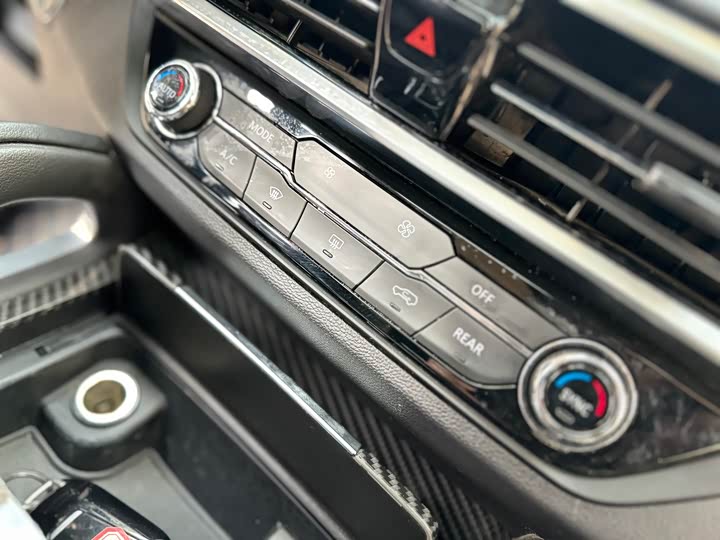 Maxus D90 Pro 2021 2021款 2.0T 柴油四驱阿拉善版 5座