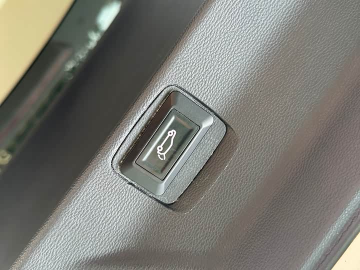 Maxus D90 Pro 2021 2021款 2.0T 柴油四驱阿拉善版 5座