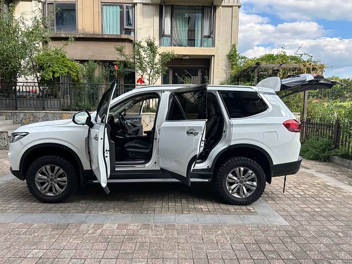 Maxus D90 Pro 2021 2021款 2.0T 柴油四驱阿拉善版 5座