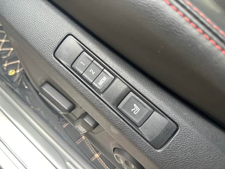 Maxus D90 Pro 2021 2021款 2.0T 柴油四驱阿拉善版 5座