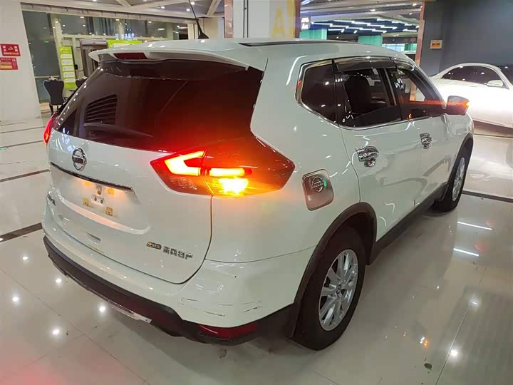 Nissan X-Trail 2023 2023款 经典 2.0L 两驱智联臻享版
