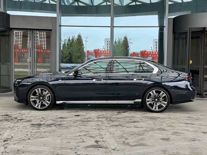 BMW 7 Series 2023 2023款 改款 740Li 尊享型 M运动套装