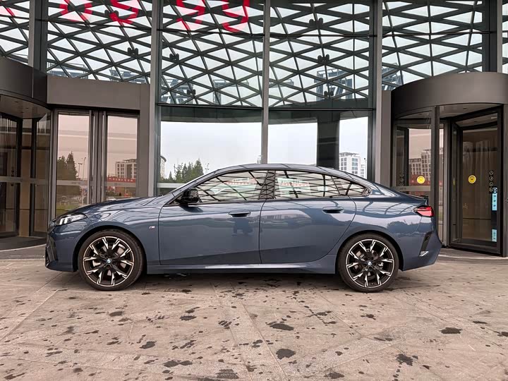 BMW 2 Series 2025 2025款 225L M运动曜夜套装