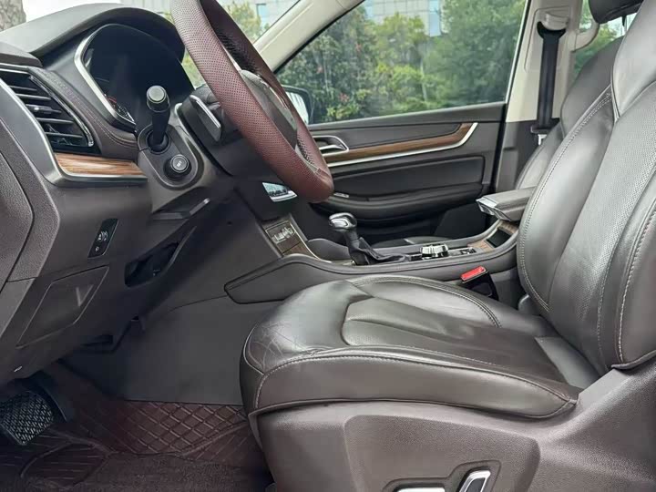 Roewe RX8 2019 2019款 30T 智联网四驱超群旗舰版