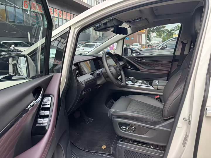 GAC Trumpchi M8 2024 2024款 大师系列 400T 尊贵版