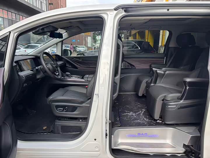 GAC Trumpchi M8 2024 2024款 大师系列 400T 尊贵版