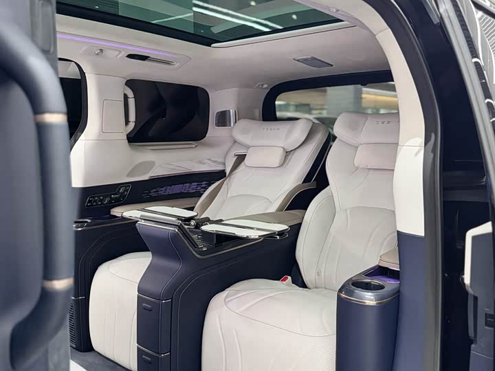 Zeekr 009 2024 2024款 光辉典藏版