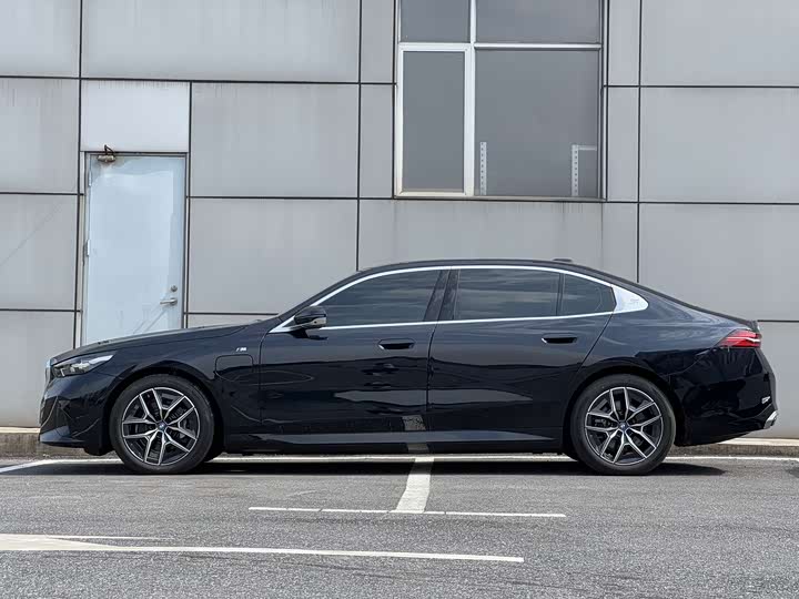 BMW i5 2024 2024款 eDrive 35L 尊享型 M运动套装