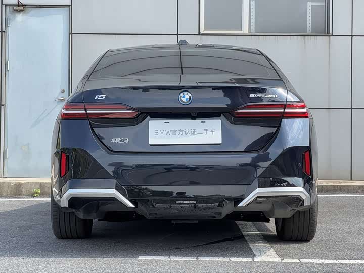 BMW i5 2024 2024款 eDrive 35L 尊享型 M运动套装