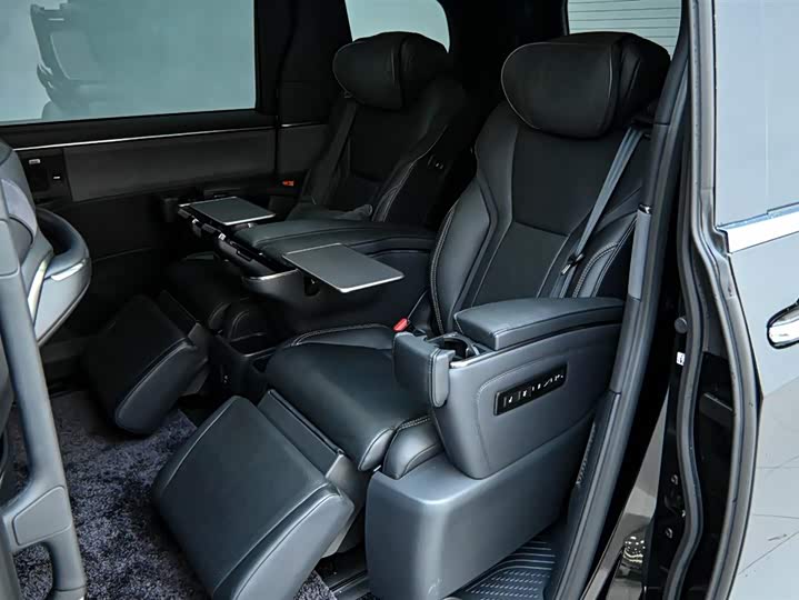 Lexus LM 2023 2023款 500h 六座尊崇版