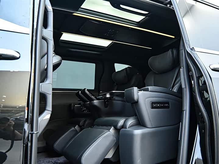 Lexus LM 2023 2023款 500h 六座尊崇版