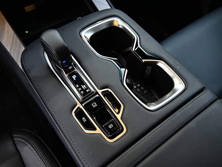 Lexus LM 2023 2023款 500h 六座尊崇版