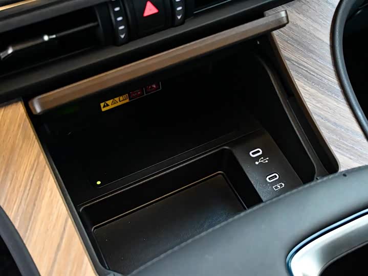 Lexus LM 2023 2023款 500h 六座尊崇版