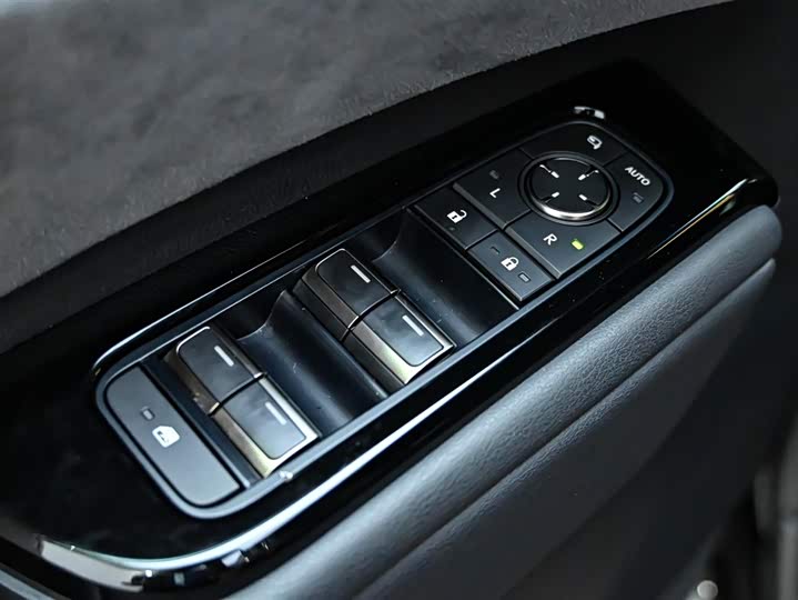 Lexus LM 2023 2023款 500h 六座尊崇版