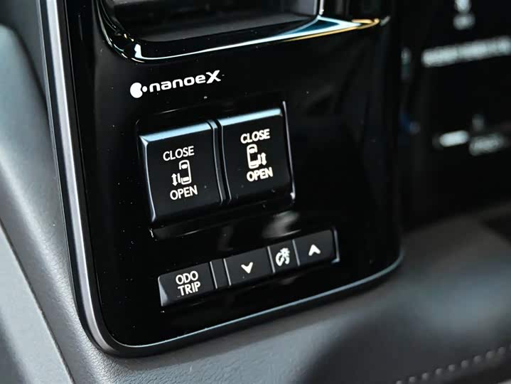 Lexus LM 2023 2023款 500h 六座尊崇版