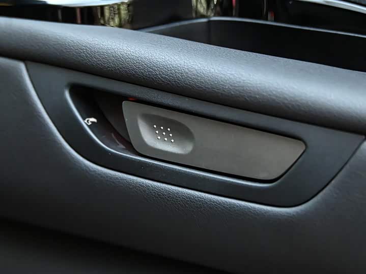 Lexus LM 2023 2023款 500h 六座尊崇版