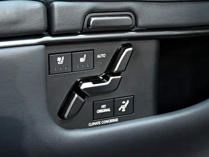 Lexus LM 2023 2023款 500h 六座尊崇版