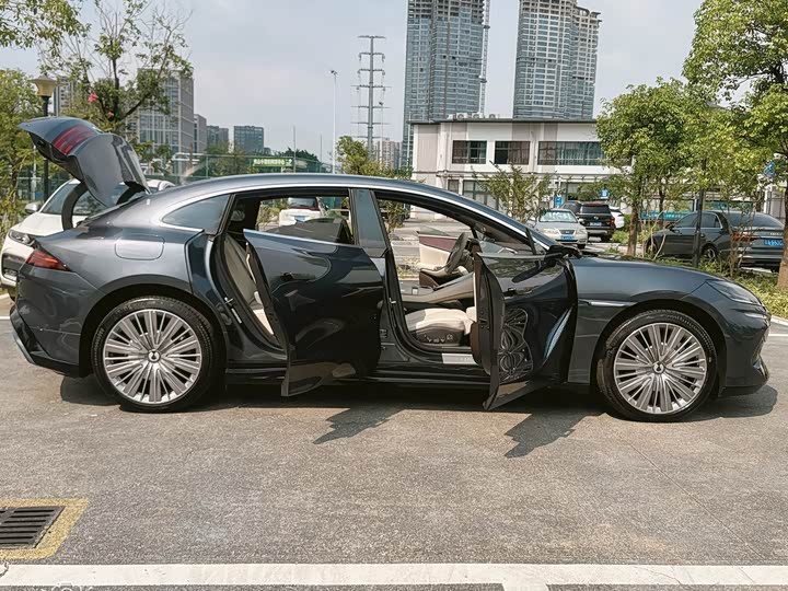 Denza Z9 2024 2024款 1100km 四驱Ultra版