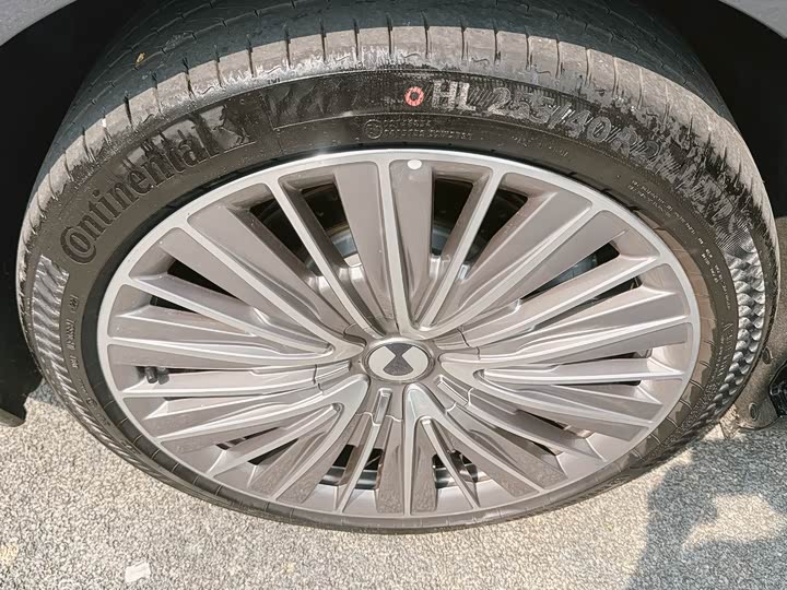 Denza Z9 2024 2024款 1100km 四驱Ultra版