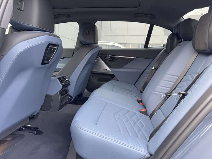 BMW i5 2024 2024款 eDrive 35L 尊享型 M运动套装