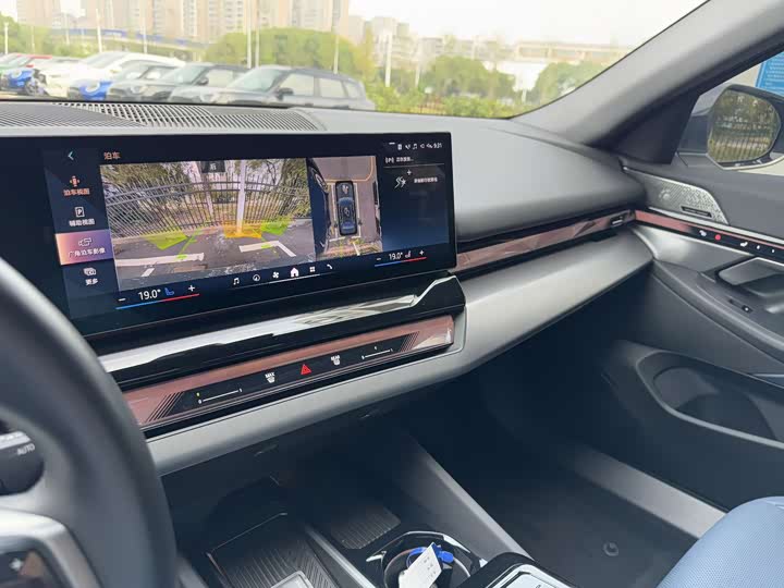 BMW i5 2024 2024款 eDrive 35L 尊享型 M运动套装