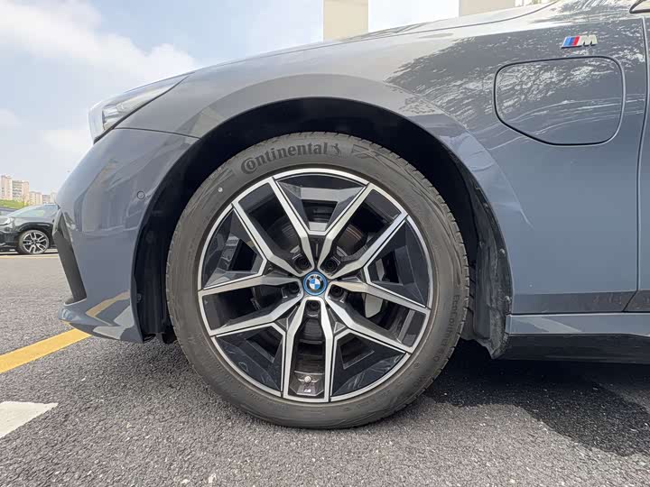 BMW i5 2024 2024款 eDrive 35L 尊享型 M运动套装