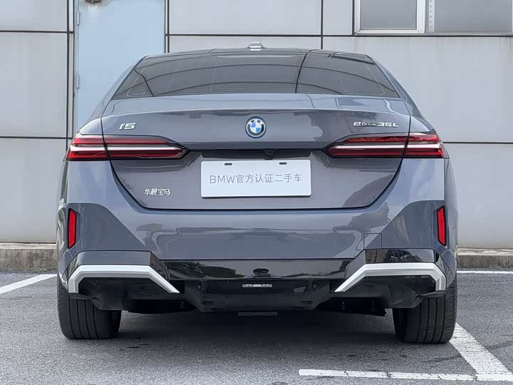 BMW i5 2024 2024款 eDrive 35L 尊享型 M运动套装