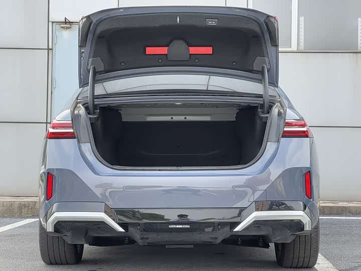 BMW i5 2024 2024款 eDrive 35L 尊享型 M运动套装