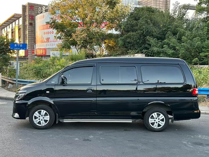 Dongfeng Forthing Lingzhi M5 2024 2024款 M5 1.6L 基本型7座CNG