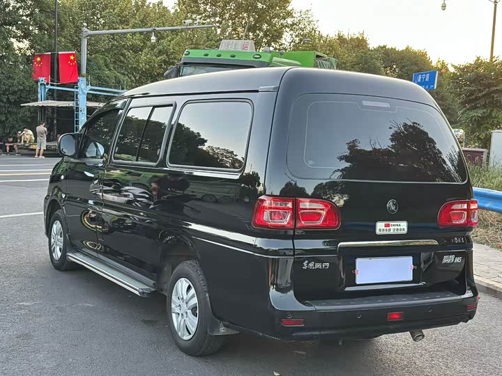Dongfeng Forthing Lingzhi M5 2024 2024款 M5 1.6L 基本型7座CNG