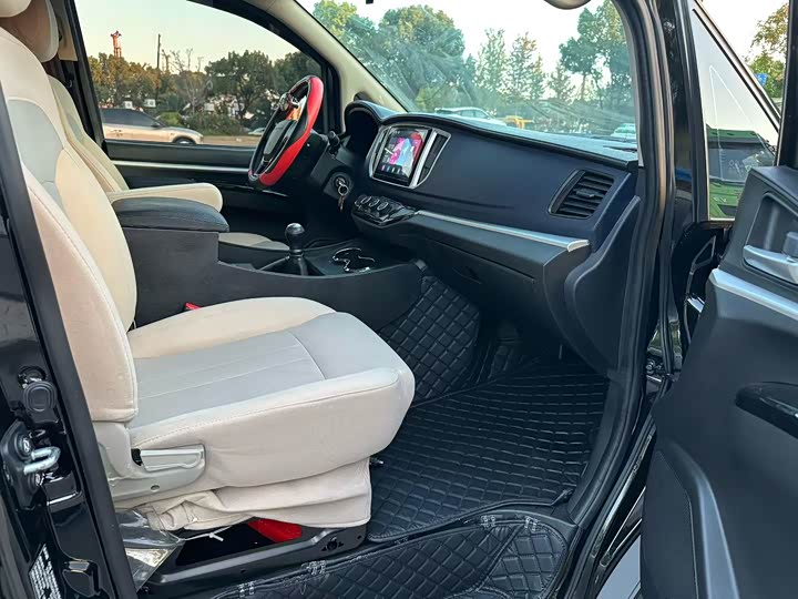 Dongfeng Forthing Lingzhi M5 2024 2024款 M5 1.6L 基本型7座CNG